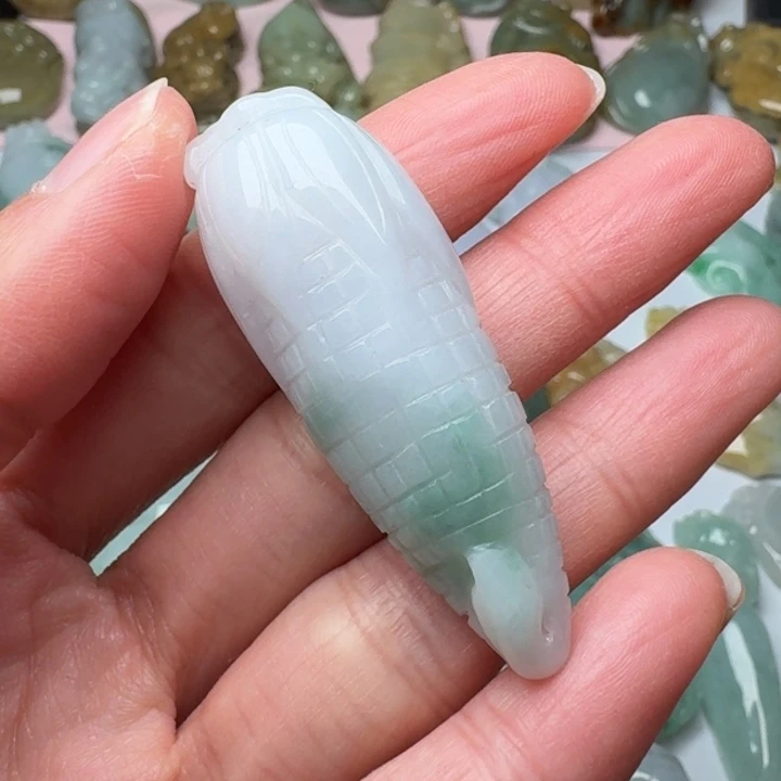 翡翠未镶嵌颈饰玉米