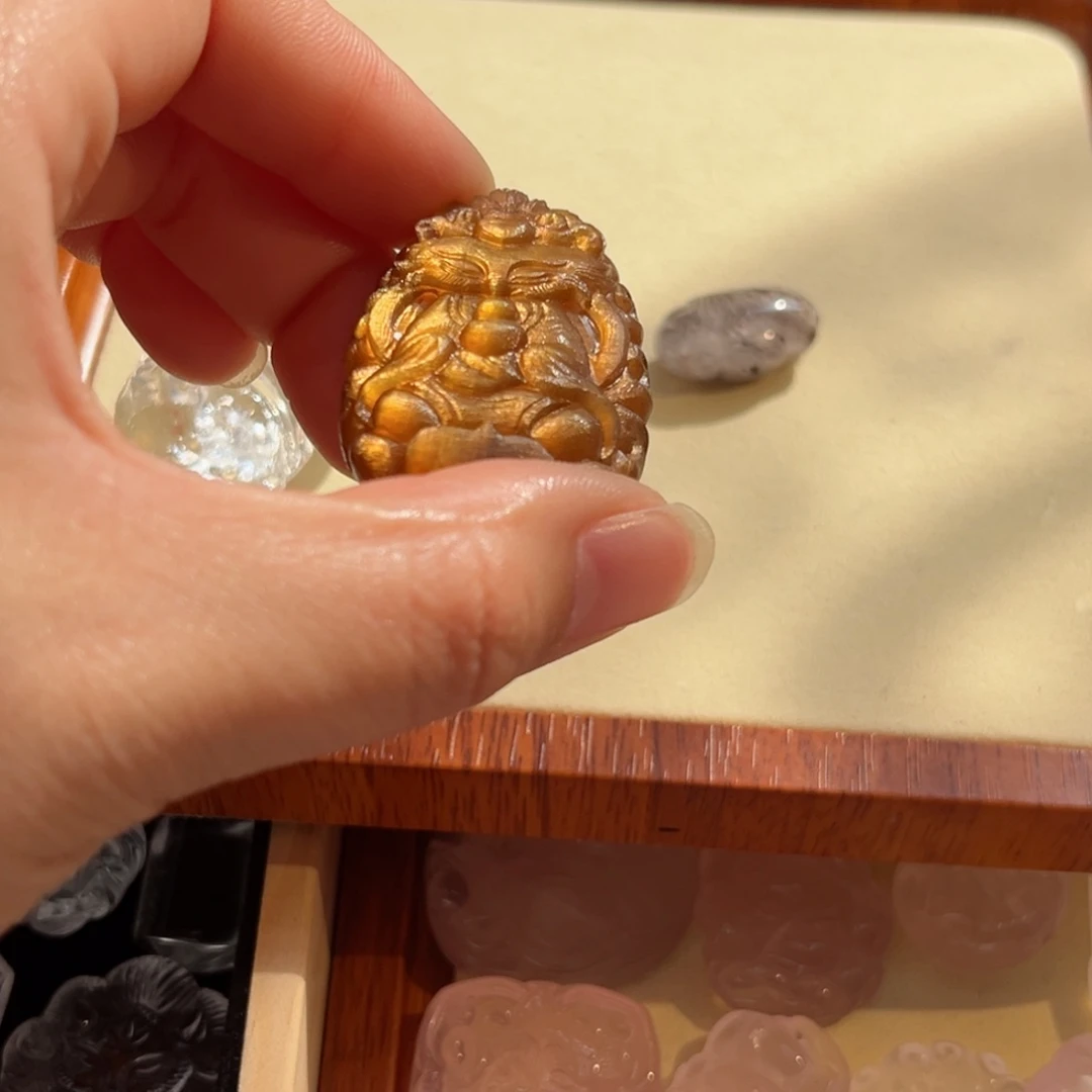 水晶颈饰未镶嵌一****?金骨干九尾