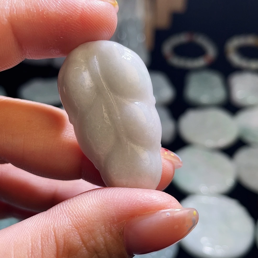 翡翠未镶嵌颈饰叶子