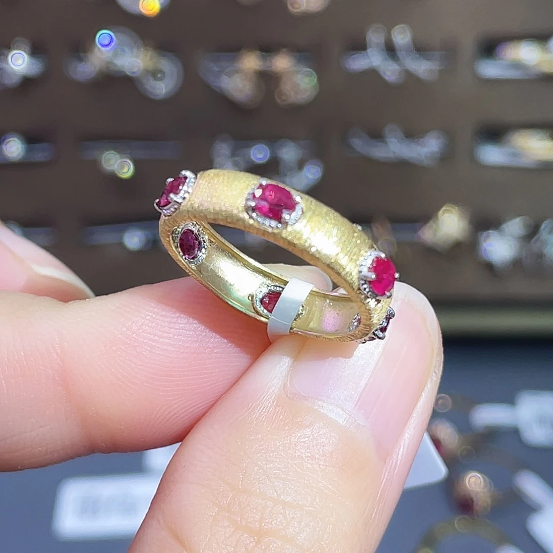 18K金镶嵌戒指红宝石1.20克拉满圈红宝石