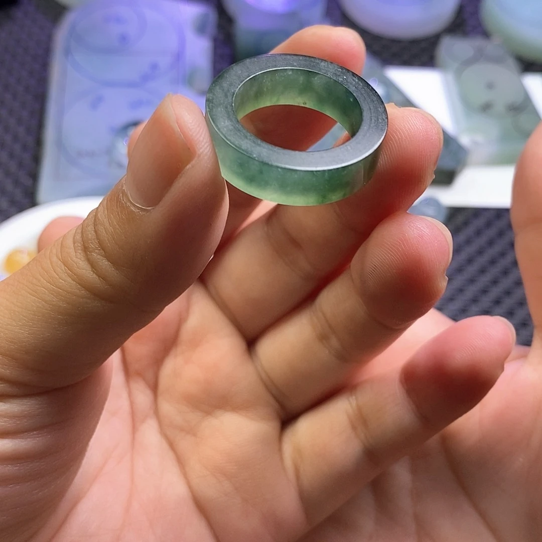 定制翡翠未镶嵌戒圈