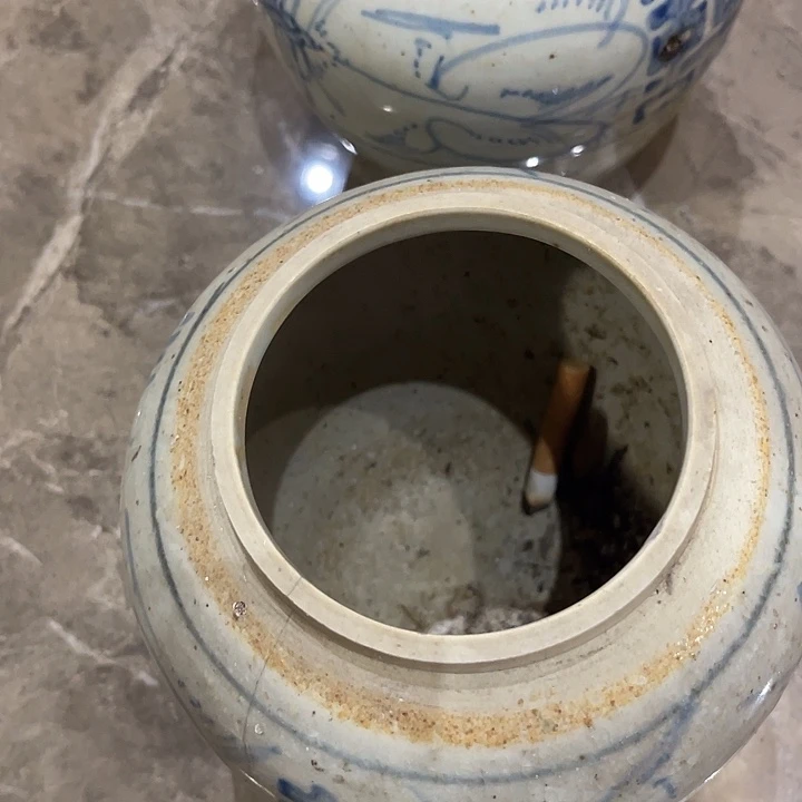 罐青花罐子两个有残了