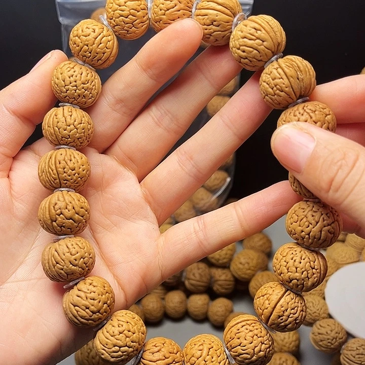 l***i吊坠桃核桃核手串