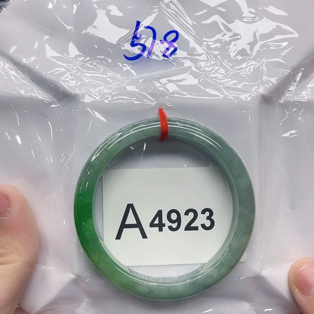 翡翠手镯未镶嵌多样性微瑕