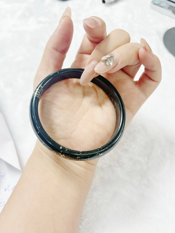 天然的和田玉手镯圈口62