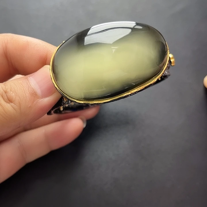 琥珀未镶嵌裸石手镯