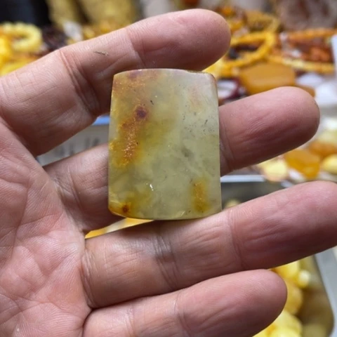 手串植物珀未镶嵌吊坠
