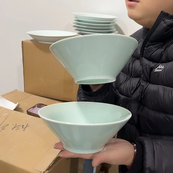 瓷片青瓷7.5英寸斗笠面碗两个，微瑕包邮