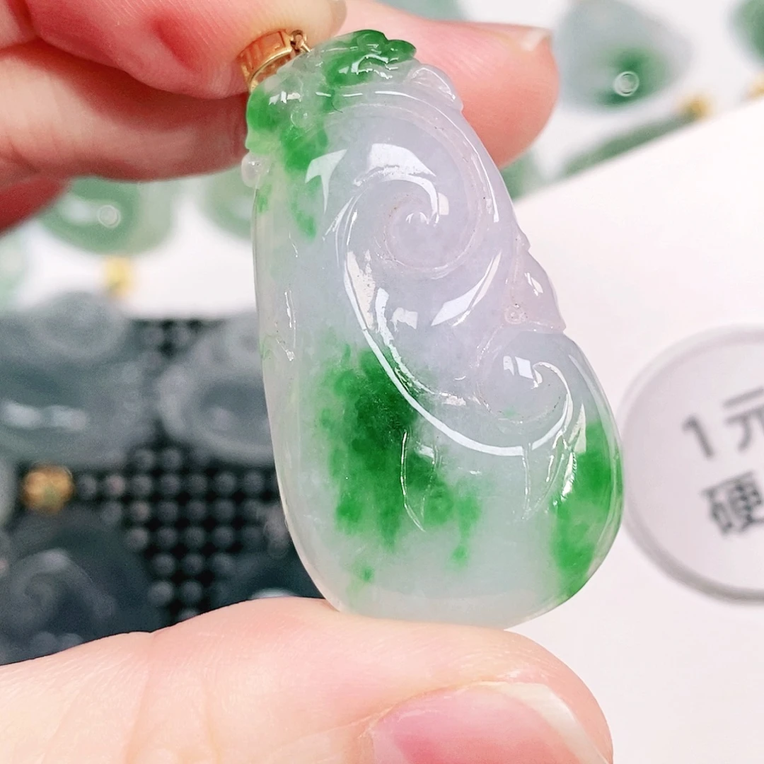 颈饰18K金镶嵌翡翠