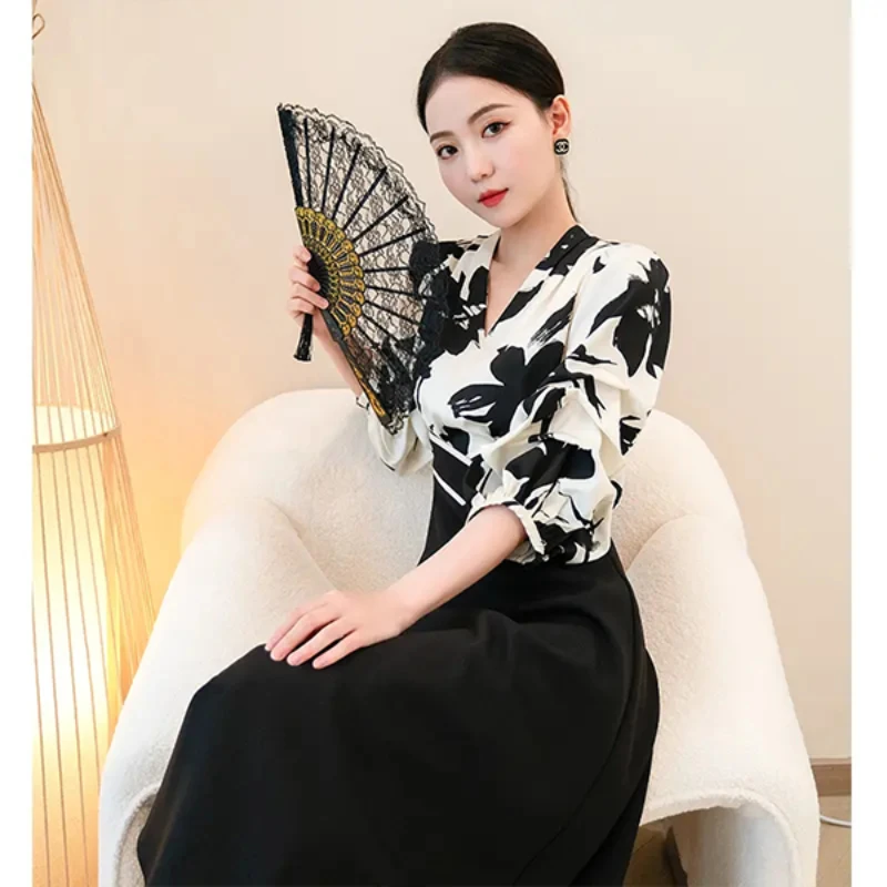 2025气质茶歇法式赫本风小黑裙子春夏V领拼接显瘦连衣裙女D0911