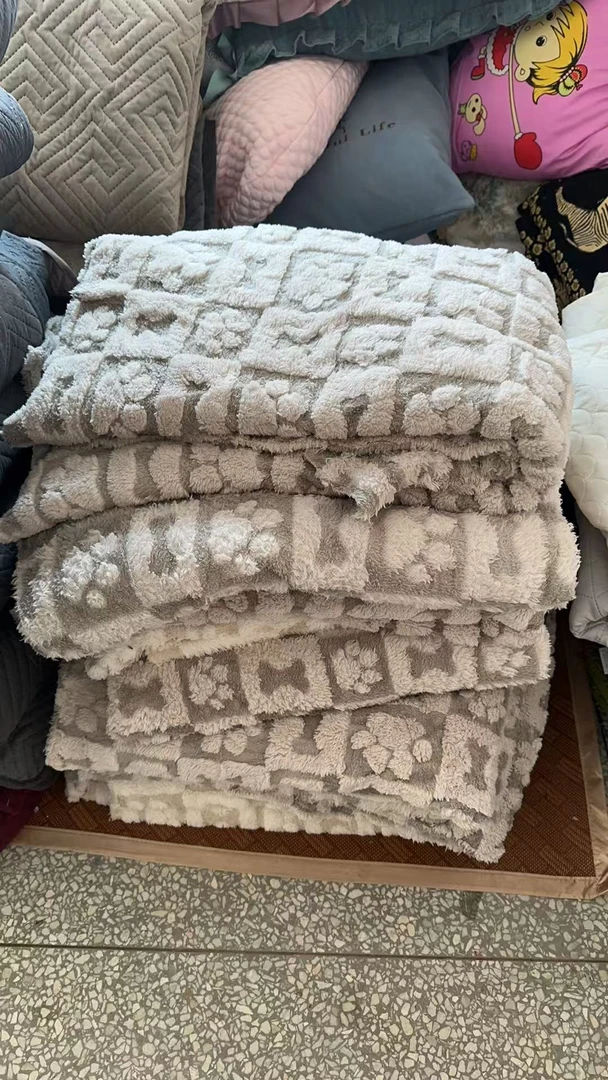 《兵哥外贸》3楼150×200以上杂款法兰绒剪花布料 发一个 不挑色