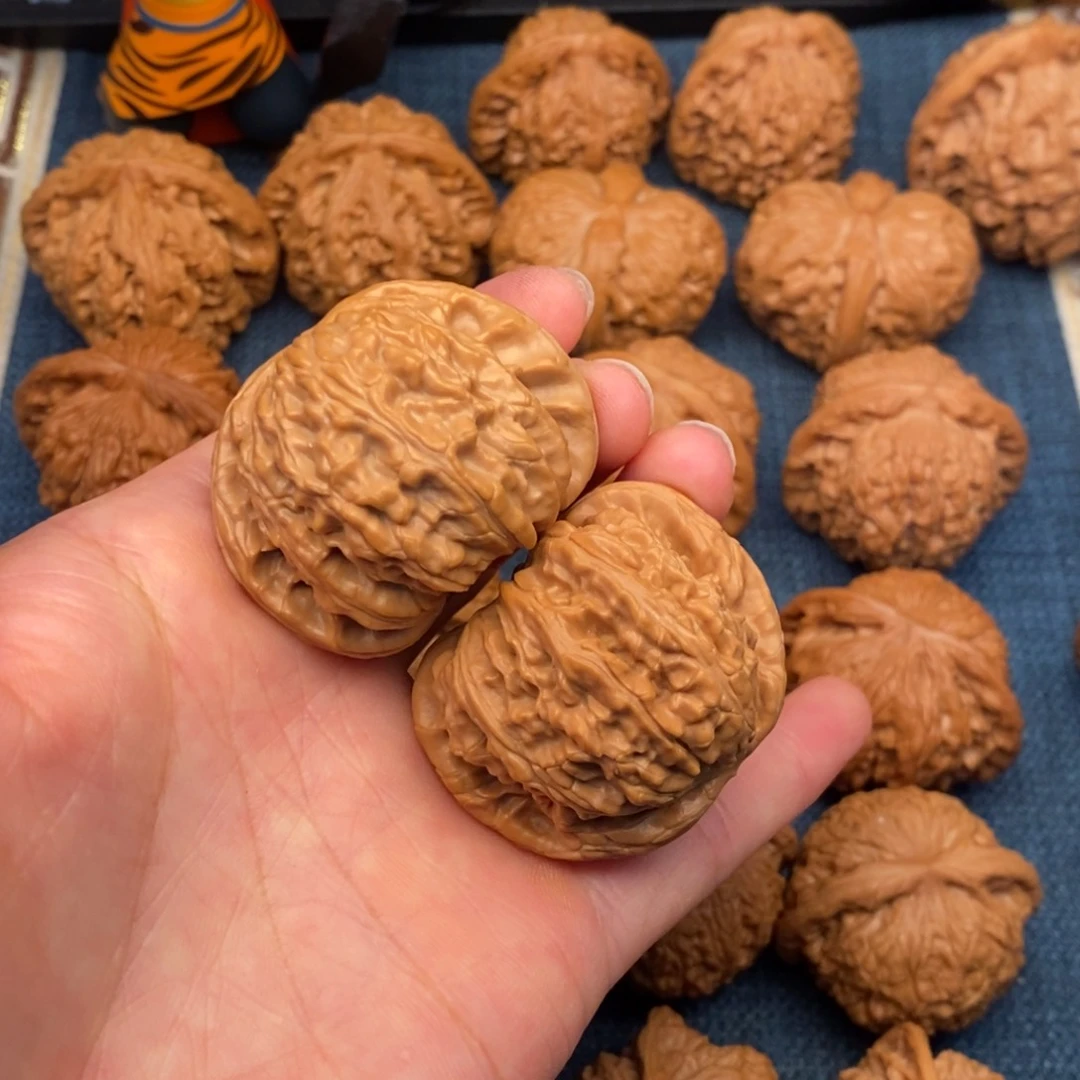 9***.文玩核桃把件43闷白