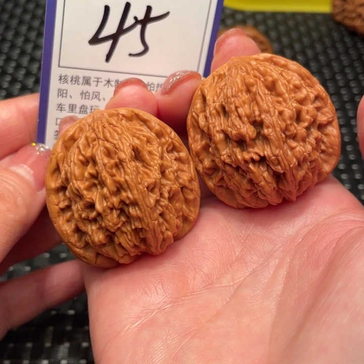 文玩核桃把件40虎头45
