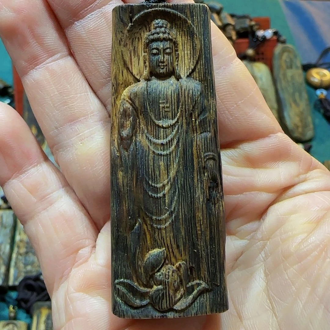 沉香吊坠海南白奇乌身老料雕刻大日如来带绳11.5克