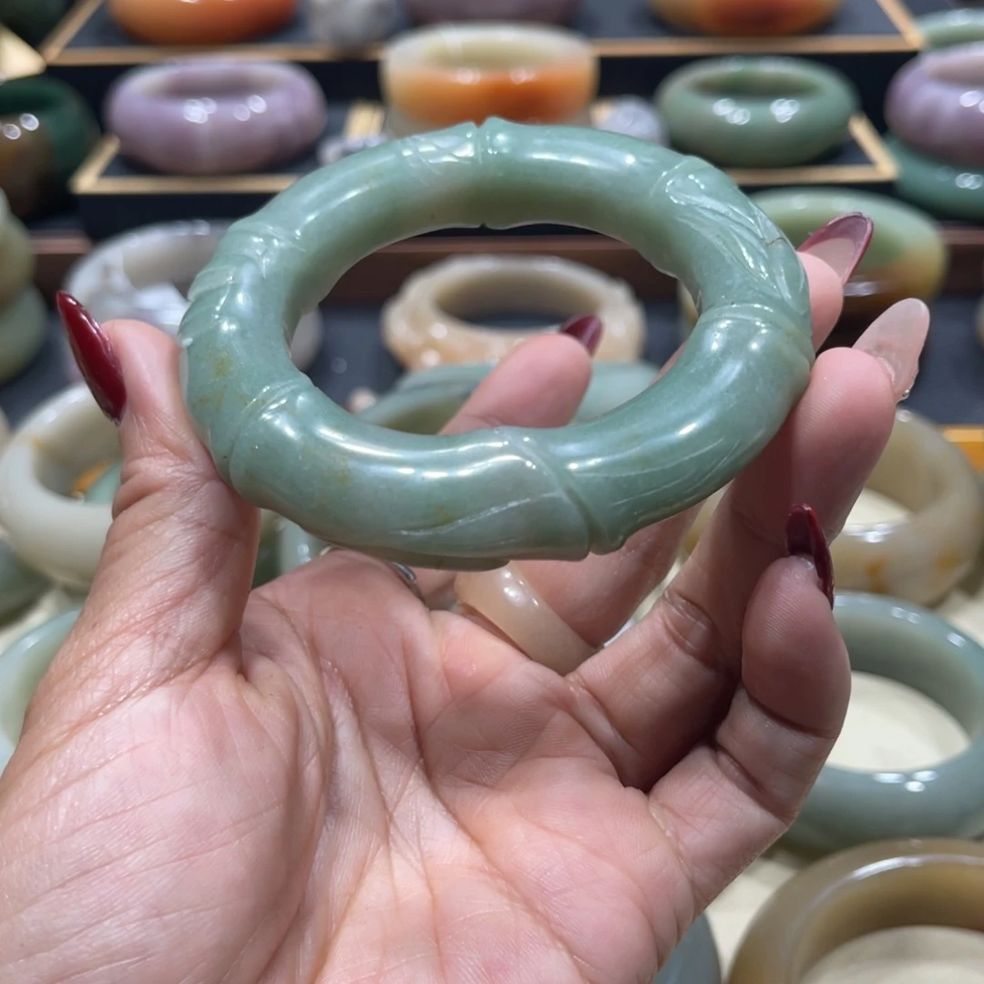未镶嵌手镯石英岩玉