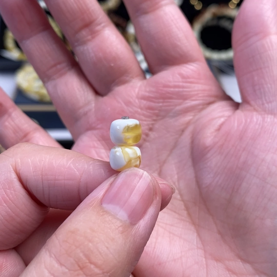 裸石蜜蜡未镶嵌金漆白溶洞老型对珠8