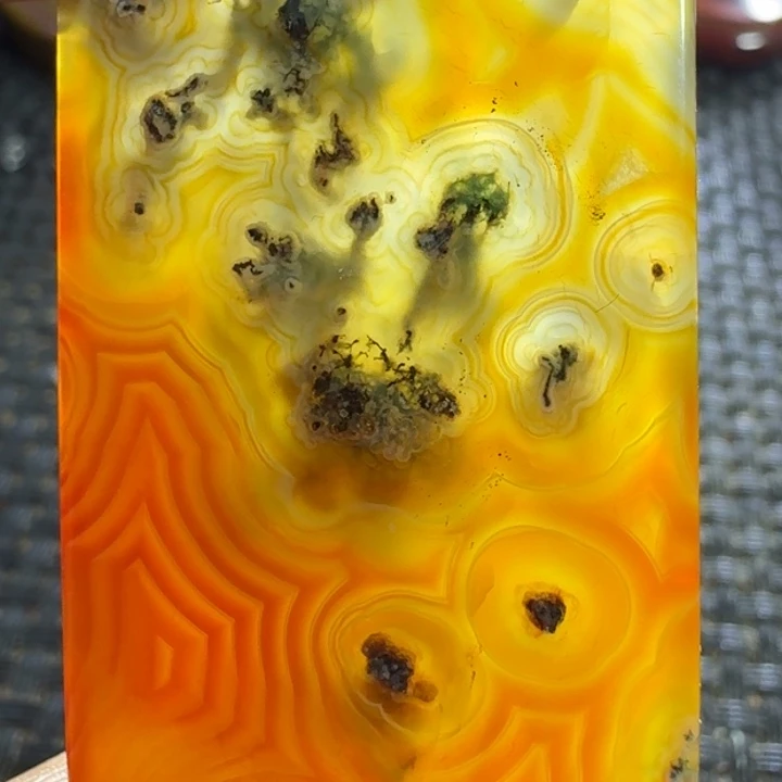 ）***玛瑙/玉髓未镶嵌颈饰