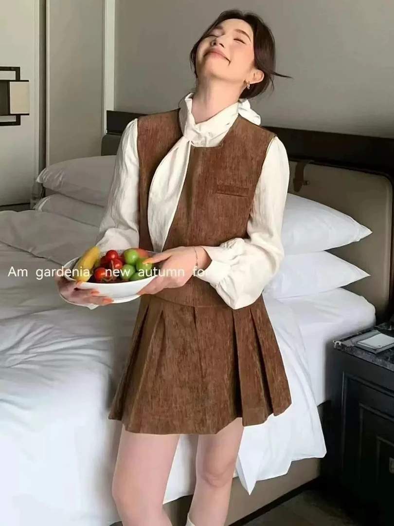 法式复古高级感小香风穿搭三件套女秋冬2024新款马甲衬衫短裙套装