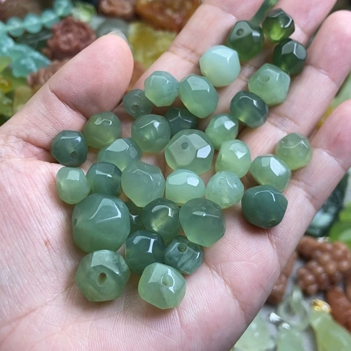 蛇纹石玉挂件未镶嵌双**人