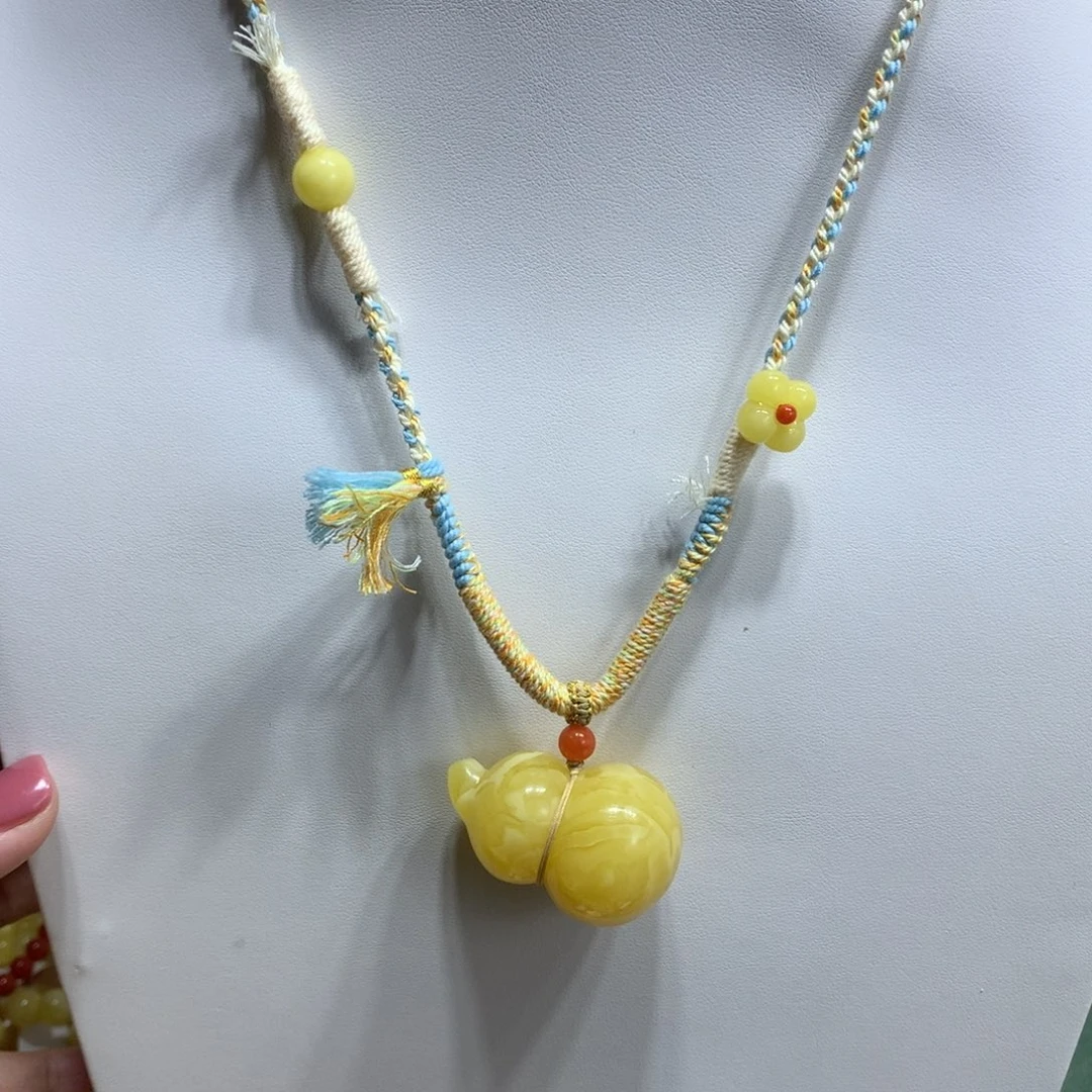 未镶嵌颈饰蜜蜡吊坠