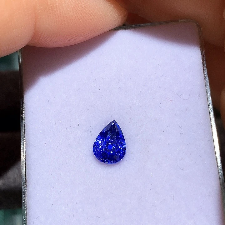 蓝宝石裸石未镶嵌1.96克拉矢车菊吉尔德满火