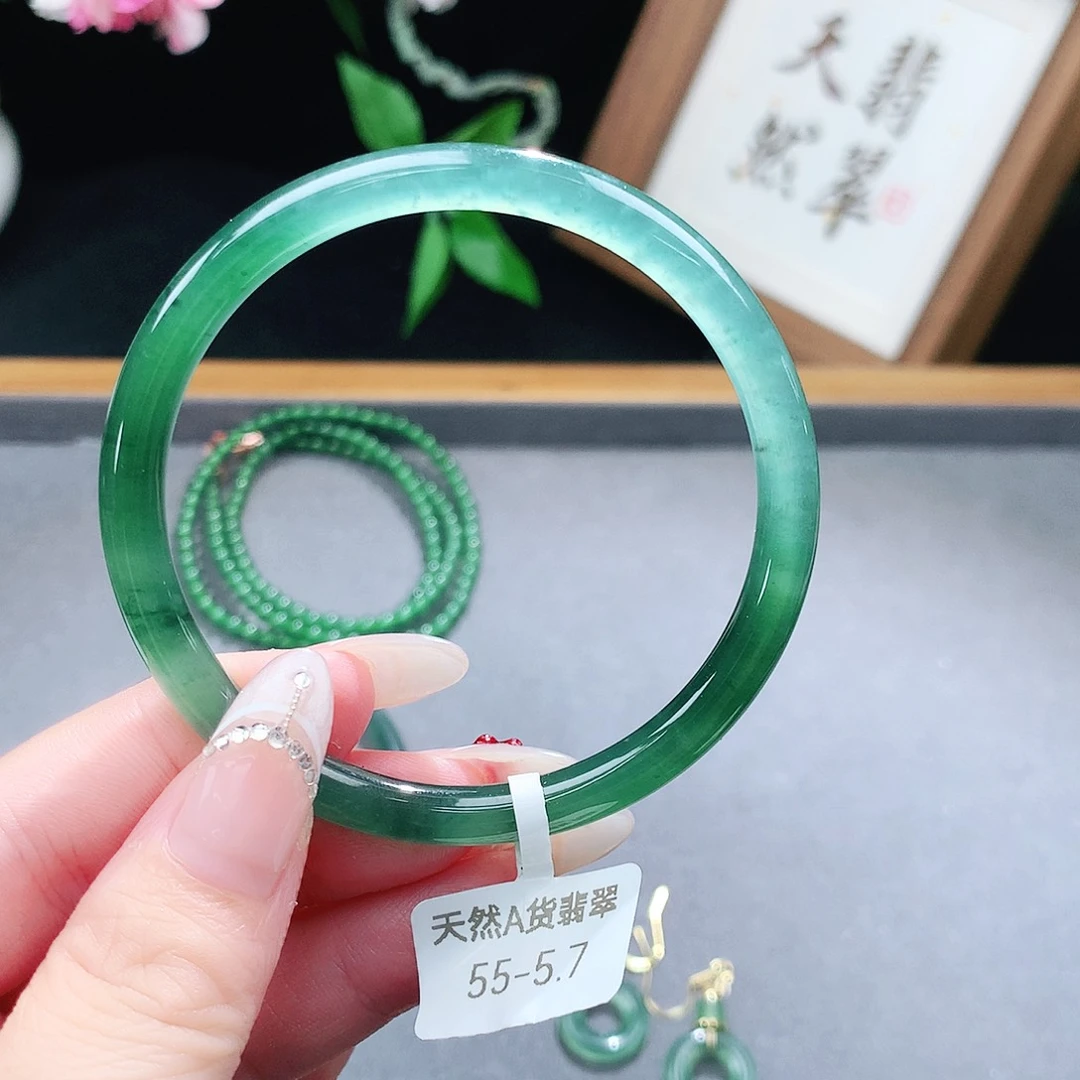 翡翠手镯（圆镯）未镶嵌