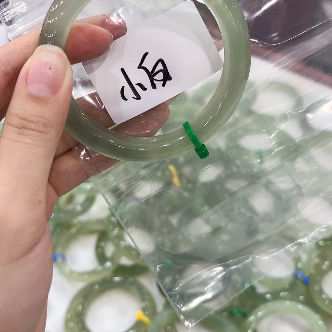 小****蛇纹石玉未镶嵌手镯