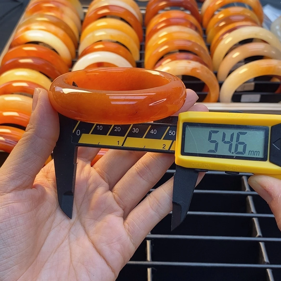 石英质玉（黄龙玉）未镶嵌手镯136 茄子山金沙老料红如血黄龙