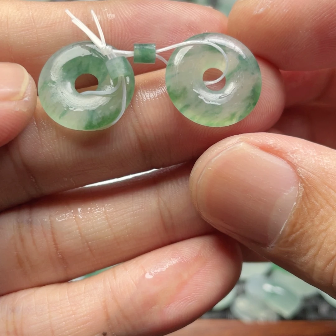 定制翡翠未镶嵌吃****皮翡翠