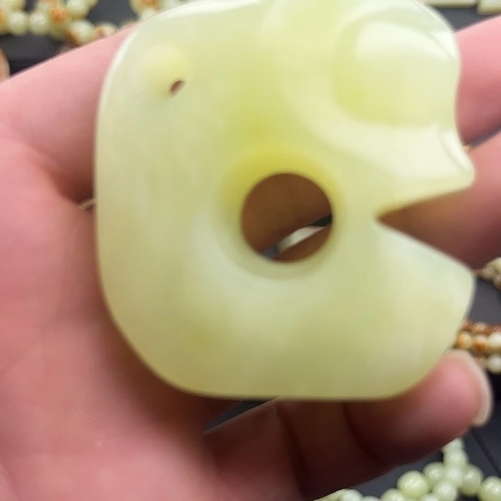 陈***墨蛇纹石玉未镶嵌玉猪龙