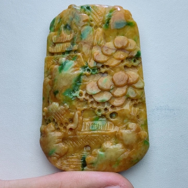 翡翠未镶嵌颈饰山水