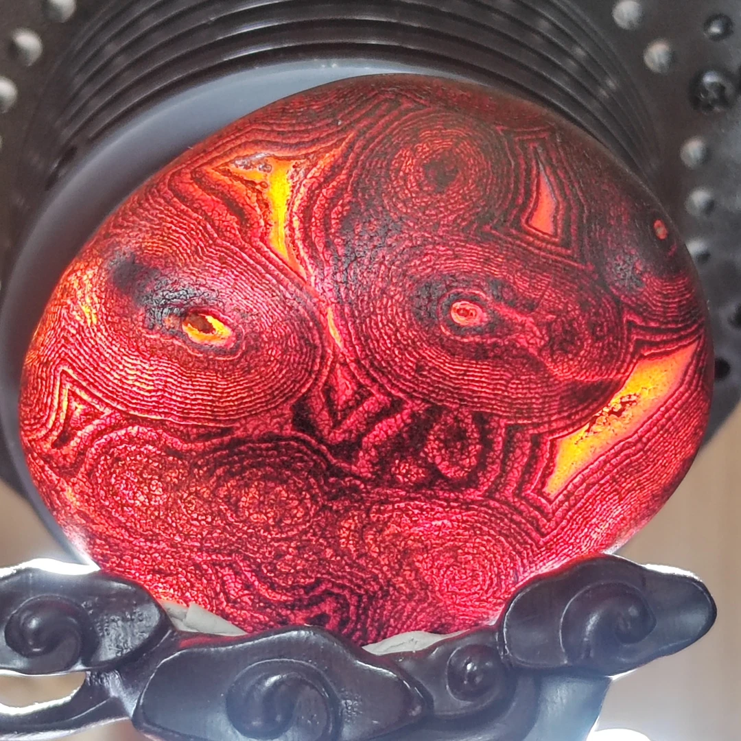 上帝之眼，赤焰双瞳！