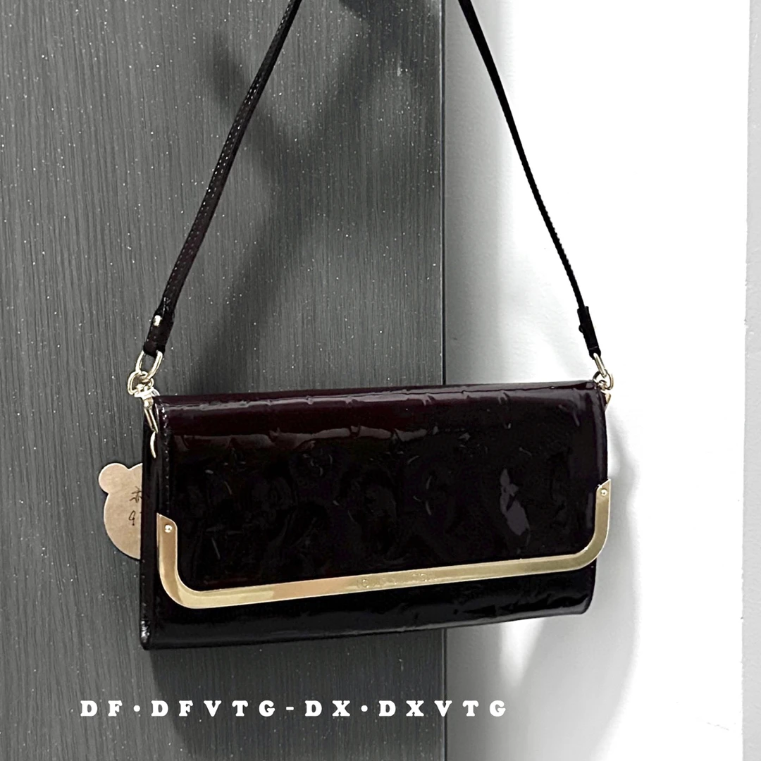 95新 LouisVuitton/路易威登 lv 车厘子色漆皮woc单肩包