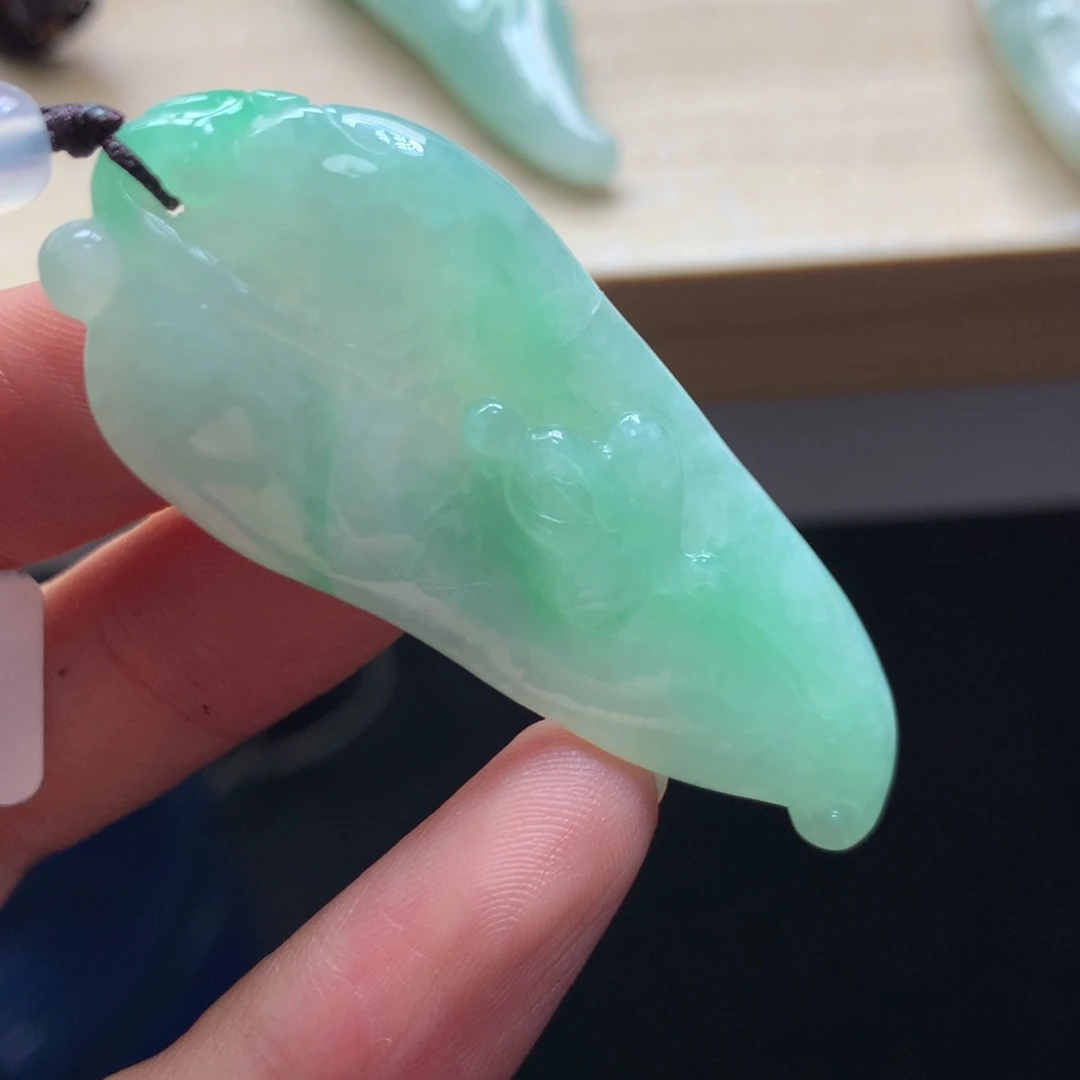 颈饰未镶嵌翡翠吊坠