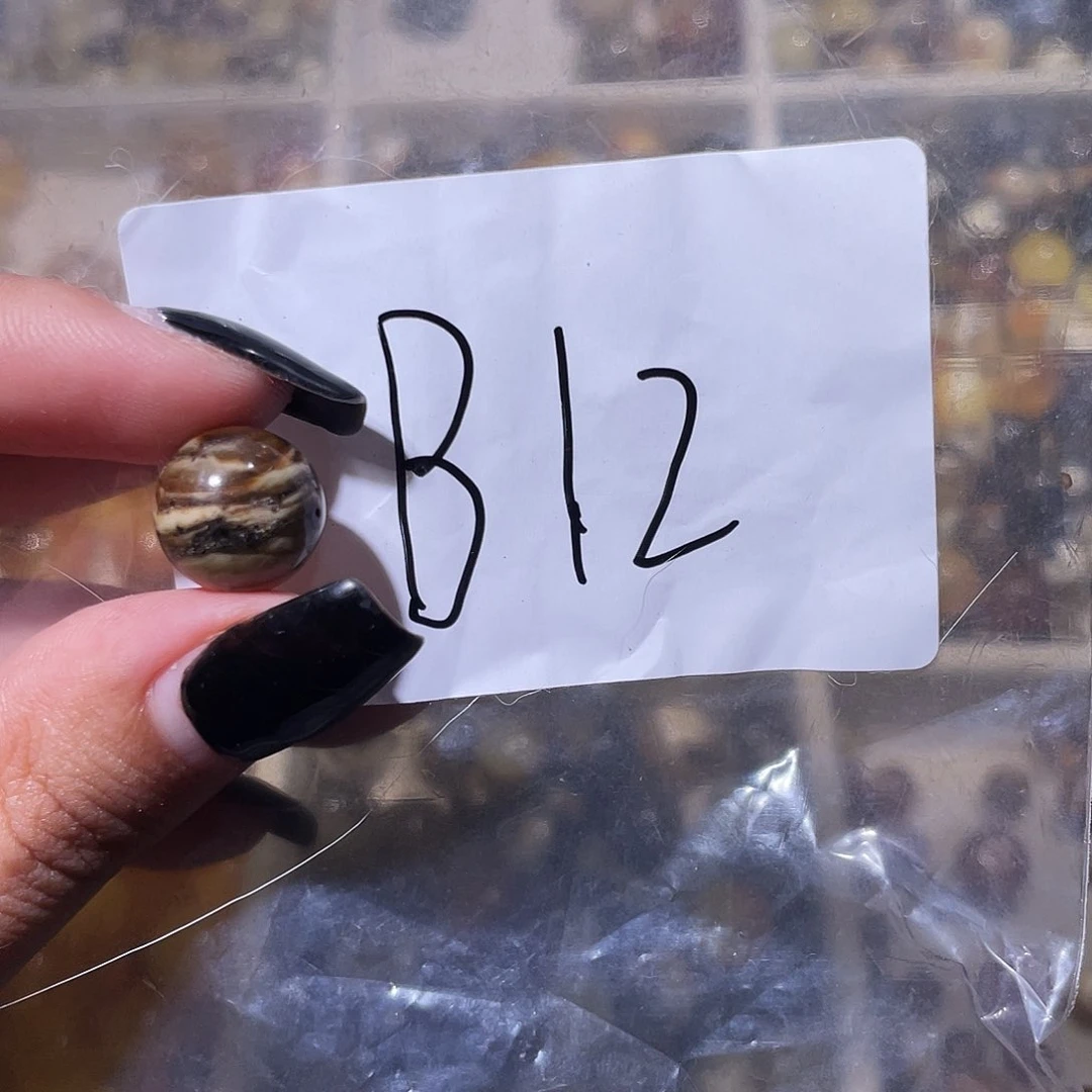 又***屋未镶嵌琥珀裸石11+福利