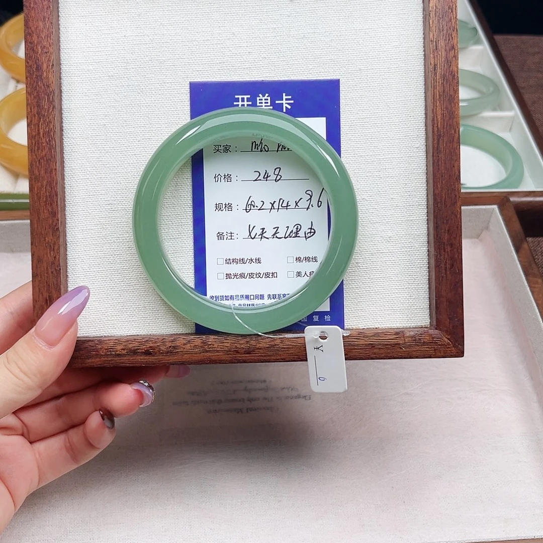 m***o未镶嵌手镯石英质玉