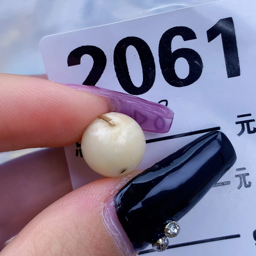 琥珀未镶嵌珠宝奇石11.4特色