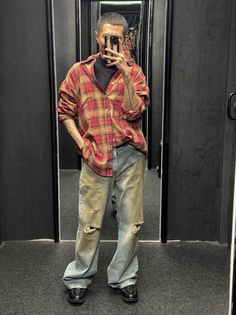 AC款破洞脏脏泥染废土风微喇显瘦男女同款牛仔裤