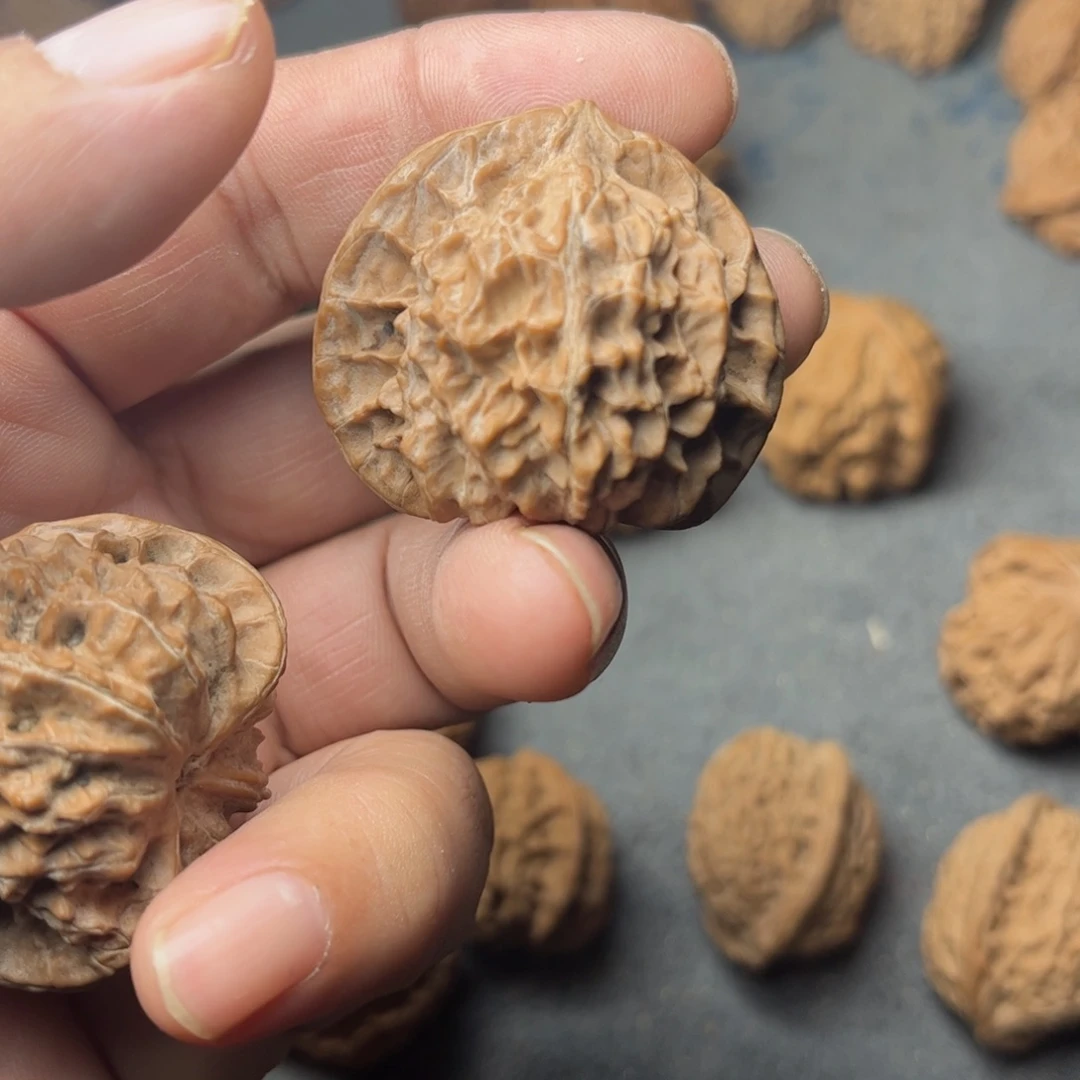 卡***卡吊坠文玩核桃野生帽