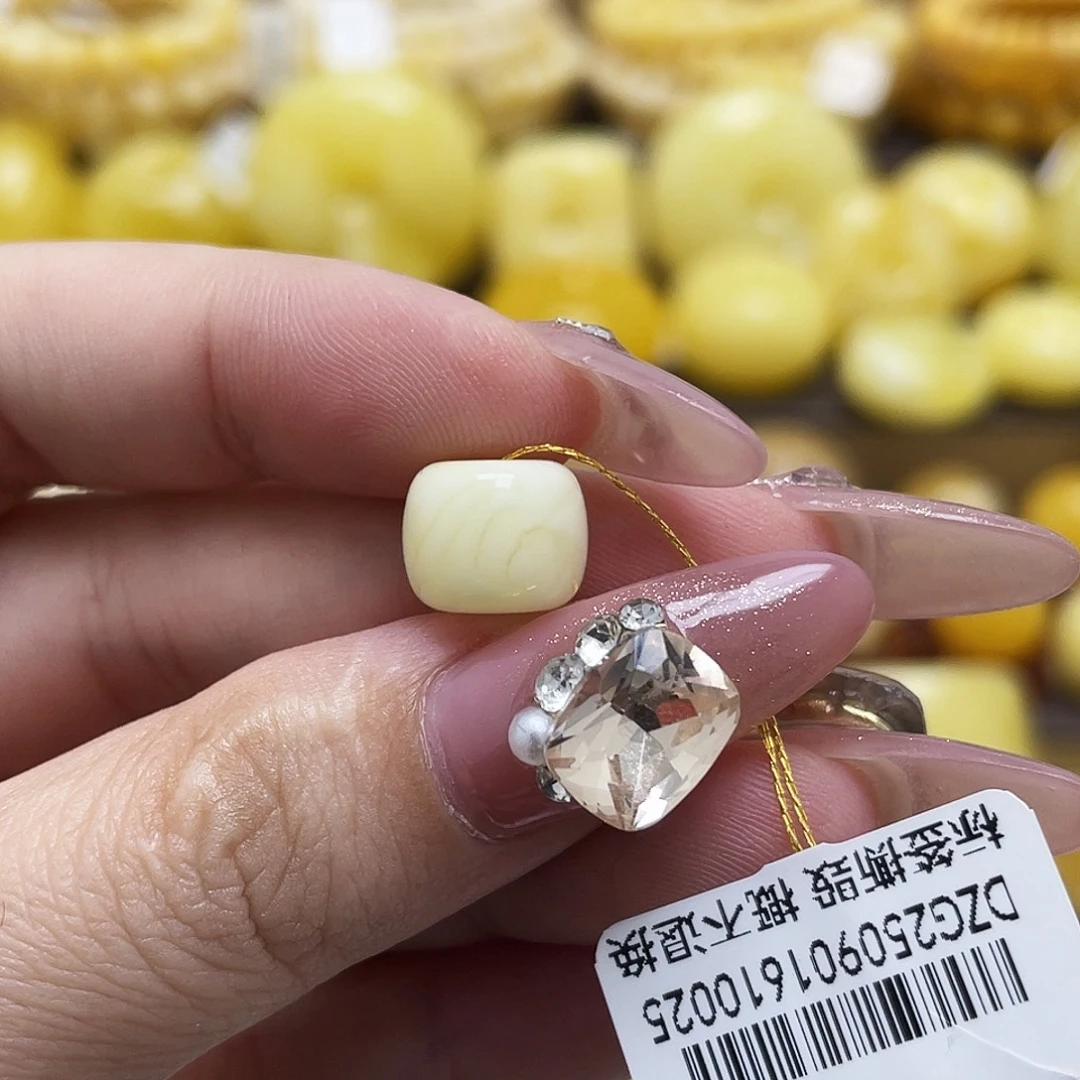 琥珀未镶嵌裸石10.3*8.6mm浓蜡妖花老型