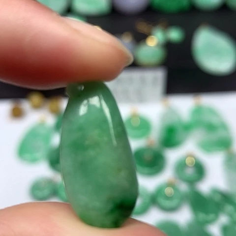 翡翠吊坠(不含链)18K金镶嵌