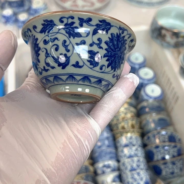 瓷片淘泥缠枝莲压手杯主人杯