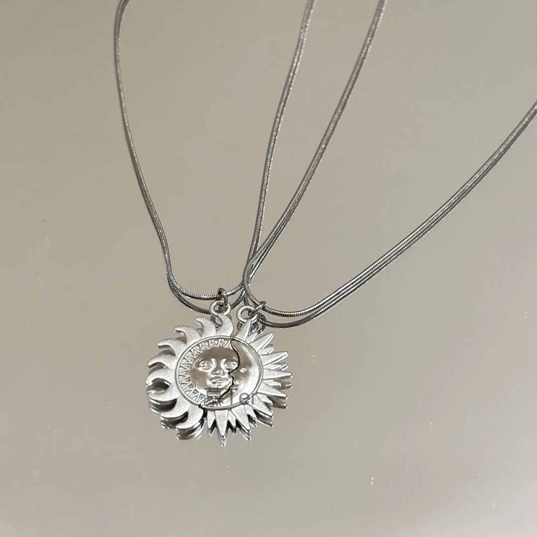 钛钢项链 【smartboom】泰版抱胁日月情侣项链太阳月亮拼接慕Ter