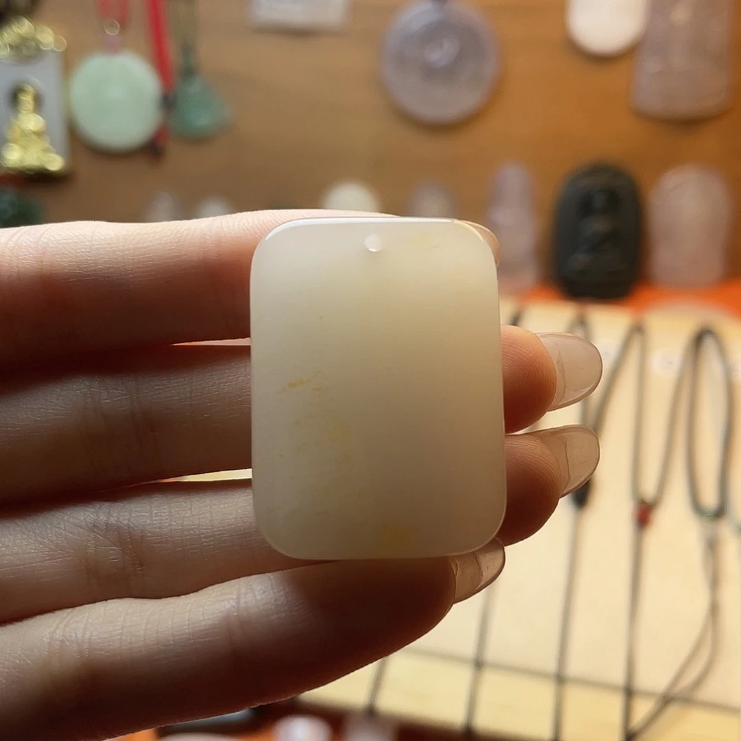 石英质玉未镶嵌颈饰