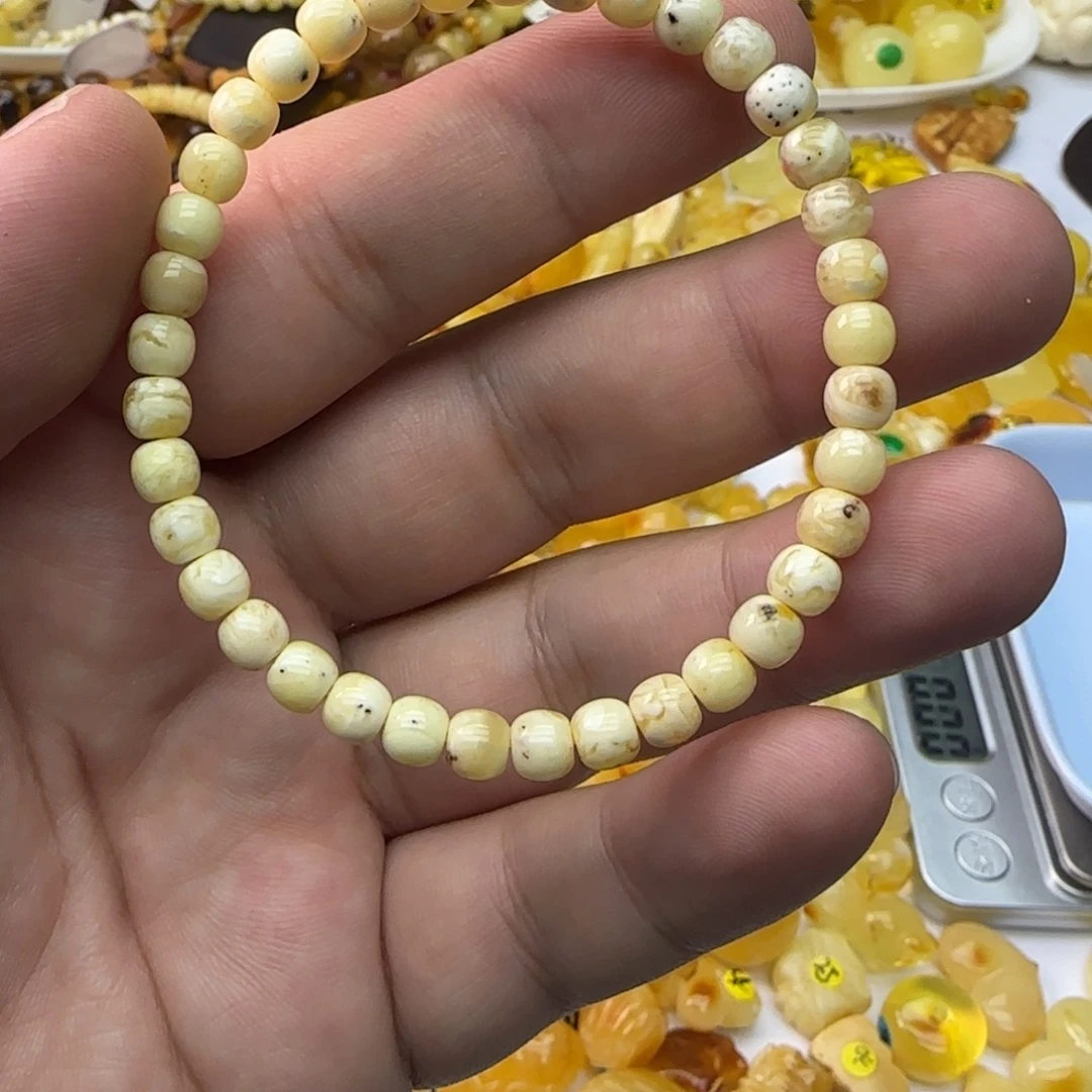 琥珀未镶嵌裸石3.59克5.5mm微瑕