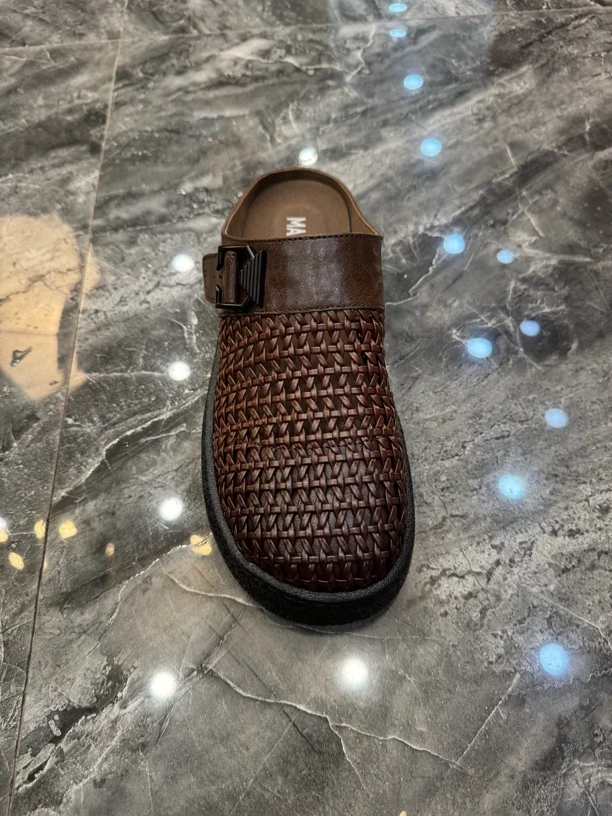 纯皮透气眼休闲男拖