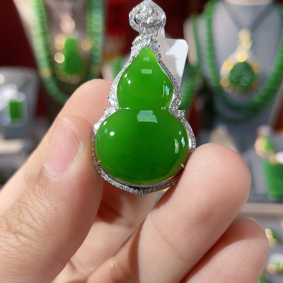 和田玉（碧玉）吊坠18K金镶嵌