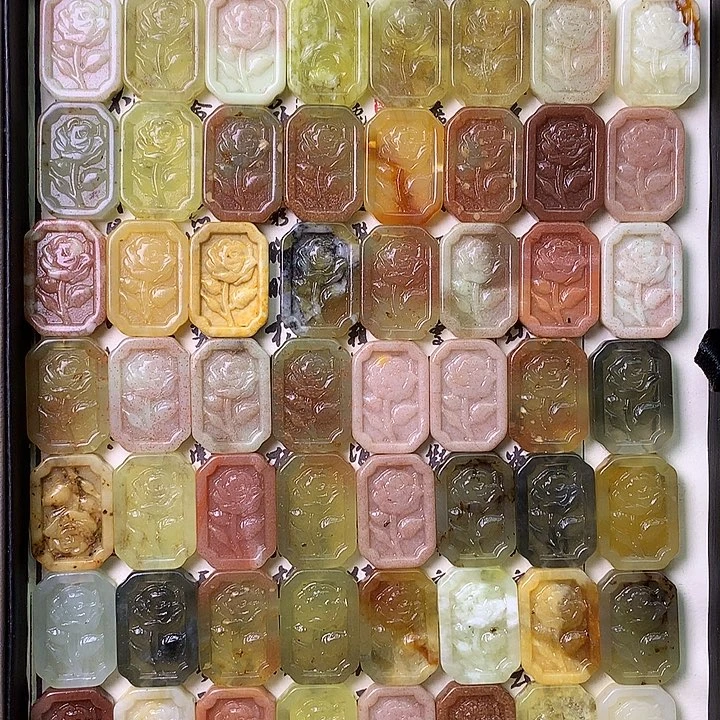 蛇纹石玉未镶嵌吊坠