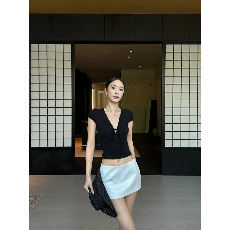 VENUIE【失焦记忆】蕾丝拼接V领修身显瘦高级设计感短袖上衣22346