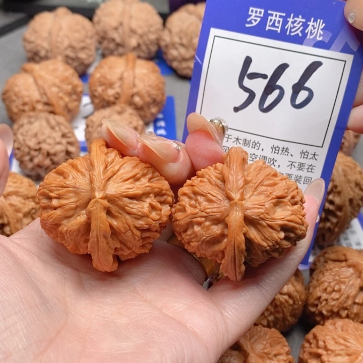 吊坠桃核39白狮子566号牌